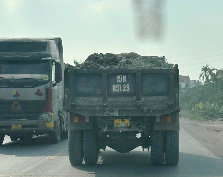 Trạm CSGT An Hưng (Phòng Cảnh sát giao thông): Phạt một trường hợp vận chuyển, chở đất đá nhưng không sử dụng bạt che chắn